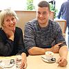 Das Glück strahlt ihnen aus den Gesichtern: Claire und Jonatha Griffith wohnen wieder im selben Land. Jonathan war seiner Mutter aus ...