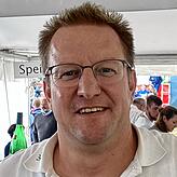 Sebastian Früh freut sich über viel Betrieb am DJK-Stand.