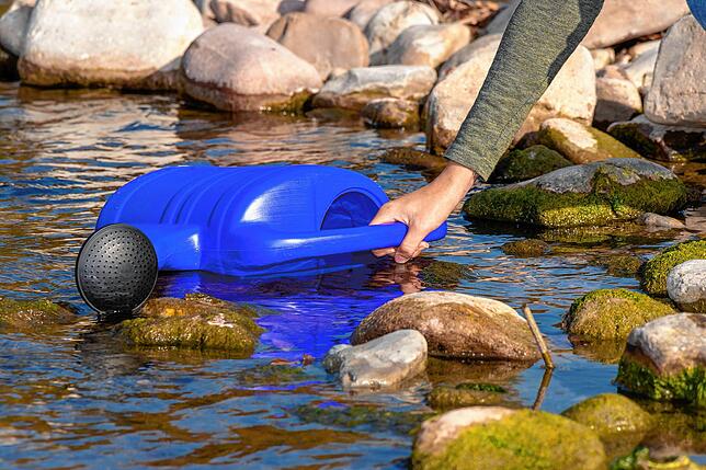 Auch mir der Gießkanne darf man im Landkreis Waldshut kein Wasser aus Bächen schöpfen.