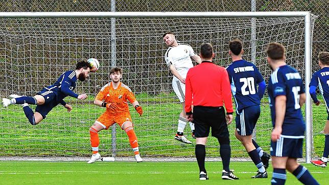 Manuele Laisa (am Ball) vom SV Blau-Weiß Murg hat es diese Woche in unsere Top-Auswahl geschafft.