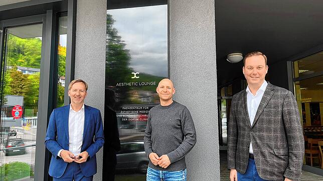 Klinik-Besuch (von links): Oberbürgermeister Philipp Frank, Andreas Dorow und CDU-Bundestagsabgeordneter Felix Schreiner.