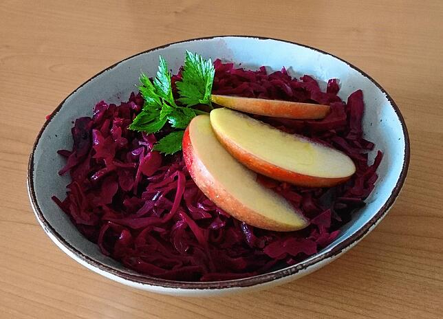 Ein echter Küchenklassiker: So sieht Mamas Rotkraut nach Opa Franz‘ Rezept aus.