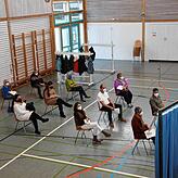 Gut organisiert und reibungslos verlief die Impfaktion in der Zehn-Dörfer-Halle in Wald &ndash; hier der Wartebereich.
