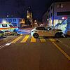 Eine 29-jährige Autofahrerin ist mit ihrem Auto gegen eine Mauer geprallt und wenig später wegen schweren Verletzungen verstorben.