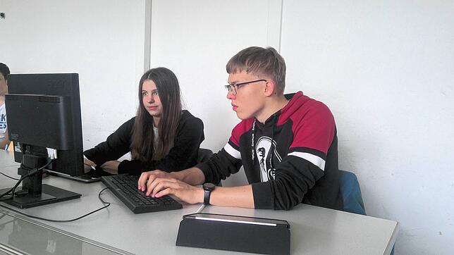 Vor der Reise haben die Zehntklässler des Gymnasiums die Strecke intensiv ausgearbeitet.