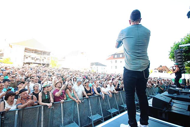 Bild 13: Seiler und Speer begeistern knapp 3000 Zuschauer in Markdorf