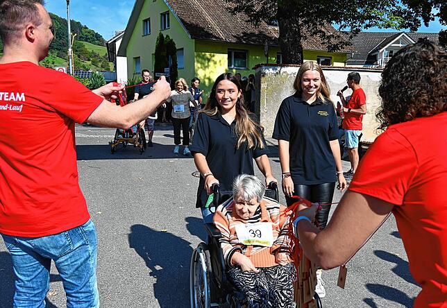Bild 31: Die schönsten Momente des Hand-in-Hand-Laufs in Gurtweil
