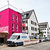 Ein Würfel in Magenta fällt in der Markgrafenstraße direkt ins Auge &ndash; und stößt manchen Anwohnern sauer auf. Die Entwicklung an ...