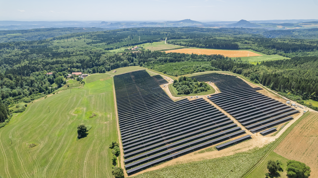 In der Luftaufnahme ist die Dimension des Solarparks bei Emmingen eindrucksvoll zu sehen.