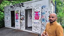 Arnold Hermann vor der öffentlichen Toilette im Herosé-Park. Er sieht die Stadt in einer Sackgasse, denn „viel mehr machen, um die ...