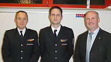 Kommandant Matthias Pöthke wurde nach zehn Jahren ein weiteres Mal an die Spitze der Albbrucker Feuerwehr und zu seinem neuen ...