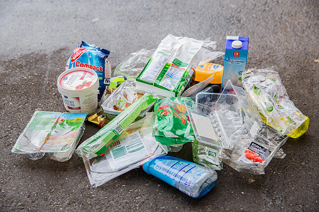 So viel Müll entstand bei meinem Probeeinkauf. Nudel-, Milch- oder Obstverpackungen stapeln sich zu einem kleinen Berg.