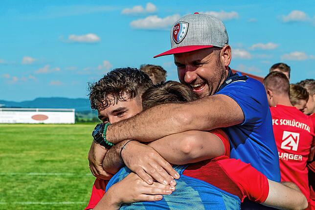 Bild 3: FC Schlüchttal feiert Meistertitel mit 5:0-Sieg gegen den FC Grießen &ndash; und wir haben Bilder!
