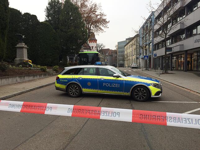 Die Bismarckstraße in Waldshut war am 22. November 2018 wegen einer Bombendrohung der dortigen Justizgebäude (Amts- und Landgericht) ...