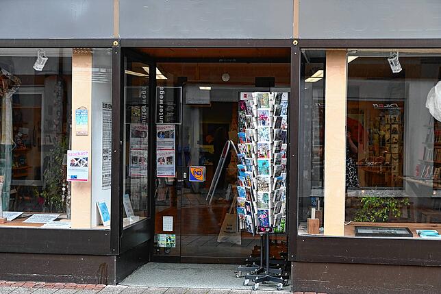 Der Eingang zu &bdquo;Bücher am Markt&ldquo;.