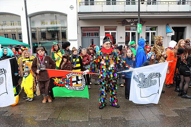 Bild 9: Schmotziger Dunschtig in Konstanz: Fasnacht mit Musik, Hästrägern und buntem Treiben - Die Bilder!