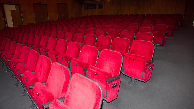Bild : Nach der Kritik am Zustand des Konstanzer Theaters rät Oberbürgermeister Burchardt dem Intendanten: "Herr Nix sollte den Ball etwas flach halten"