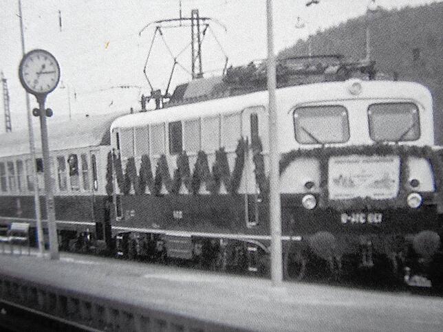Einfahrt des ersten Elektrozuges im Bahnhof Immendingen