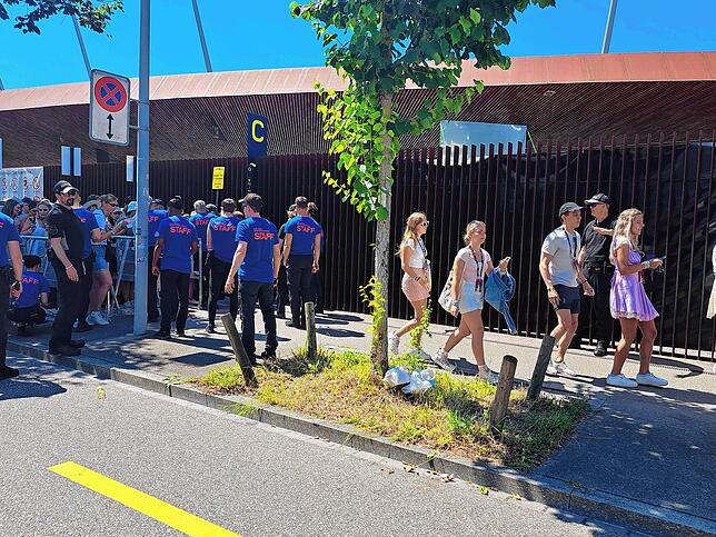 Bild 23: Die besten Bilder: Fans in Zürich freuen sich auf Taylor Swift