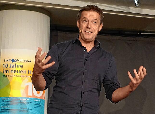 Kabarettist Uli Boettcher wird am 6. Juli unter dem Titel „Ich bin Viele“ mit hintergründigen Geschichten aus seinem Leben ...