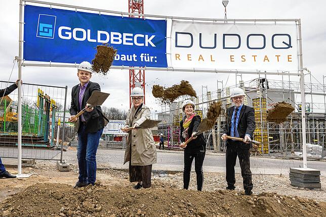 Goldbeck-Niederlassungsleiter Jörg Parschat, Volksbank-Vorstandsmitglied Sabine Meister, Dudoq-Geschäftsführerin Petra Kimmerle und ...
