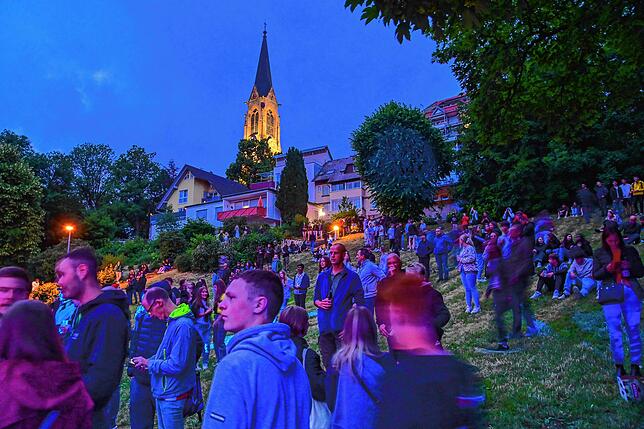 Samstagnacht versammeln sich die Fans elektronischer Musik zum Abfeiern.