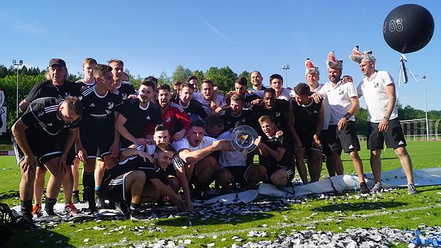 Meisterliche Saison: Der SV 08 Laufenburg setzte die Akzente und sicherte sich so vorzeitig wie souverän die hier präsentierte ...