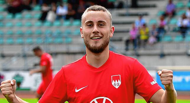 Nikita Maul (20) lebt seit vergangenem Jahr mit seiner Freundin in Bad Säckingen. Der Mittelfeldspieler stammt aus dem Nachwuchs des FC ...
