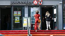 Beim Bürgergeld will der Bund sparen – doch ist das überhaupt möglich? Der Eingang zum Jobcenter Berlin-Mitte.