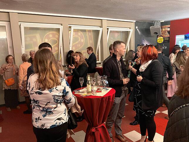 Bild 12: Gute Laune bei der Premiere des Musical-Karussells im Gloria-Theater