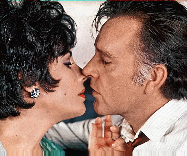 Scorsese will Liebe und Hass von Taylor und Burton verfilmen Hollywood-Diva Elizabeth Taylor küsst Richard Burton (undatiertes Archivfoto).