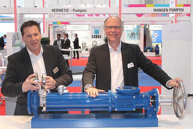 Frank Kahnert (links) und Uwe Dortmund am Stand des Pumpenherstellers Allweiler auf der Hannover Messe.