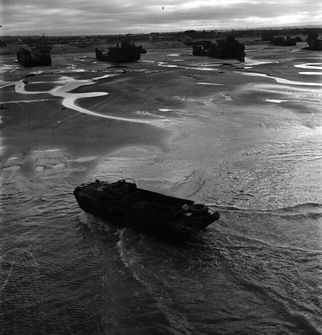 Historisches Dokument: Lee Miller fotografierte 1944 die Landungsfahrzeuge der alliierten Truppen in der Normandie.