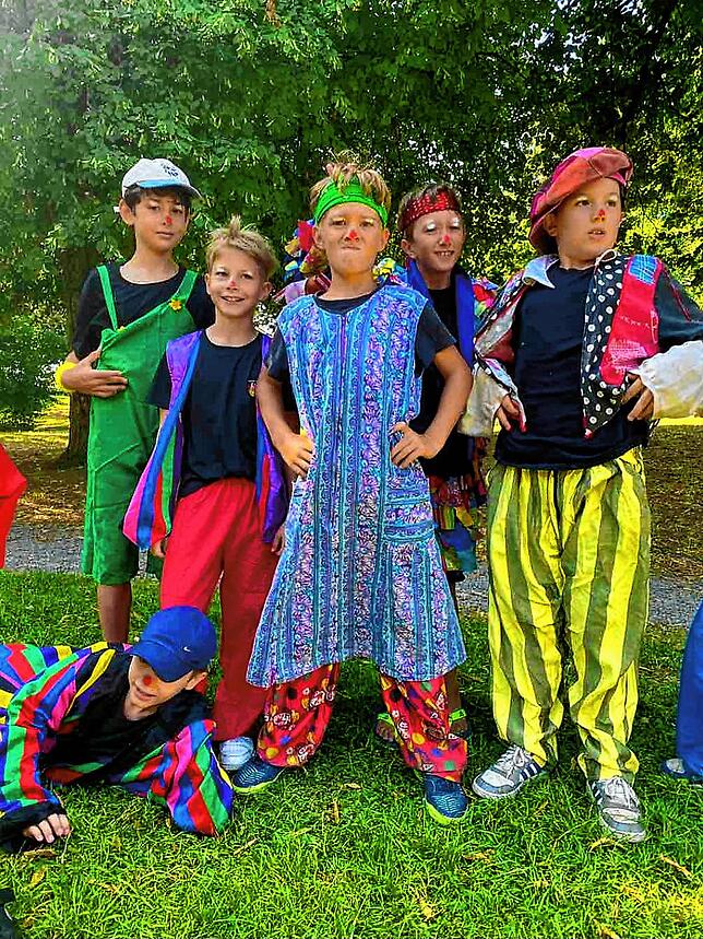 Haben viel Spaß bei der Vorbereitung auf die Aufführungen: die Kinder der Clown-Gruppe.
