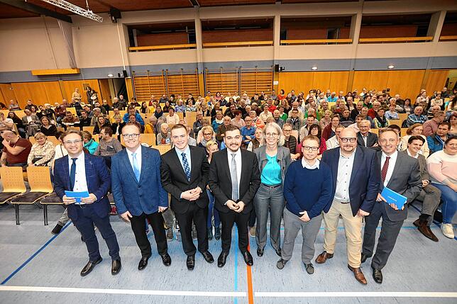 Zeigten ein starke Leistung auf dem SÜDKURIER-Podium (von links): Stephan Freißmann, Leiter der Lokalredaktion in Singen, die ...
