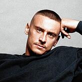 Der Rapper Disarstar aus Hamburg musste im letzten Jahr seinen Auftritt auf dem Campus-Festival kurzfristig absagen. Nun ist er wieder ...