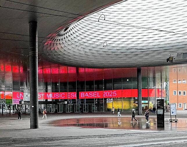 Die Basler Messe ist der ESC-Hotspot für Fans, die keine Tickets für die Shows in der St. Jakobshalle ergattern konnten.