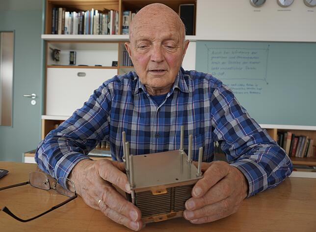 Die Brennstoffzelle hat es Peter Hedrich schon Mitte der 1990er Jahre angetan. Mit deren Herstellung beschäftigt er sich bis heute.
