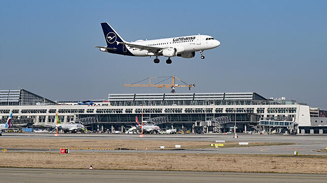 Bild : Verdi ruft zum Warnstreik am Flughafen Stuttgart auf