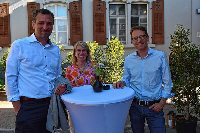 Bürgermeister Tobias Gantert mit Silvia Flender und HTG-Geschäftsführer Patrick Schreib im Gespräch vor Beginn der Veranstaltung.