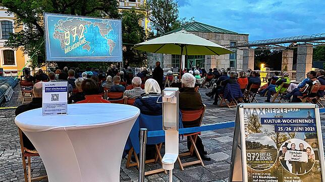 Am Freitag zeigte das Kommunale guckloch-Kino den Reise-und Abenteuerfilm &bdquo;972 Breakdowns&ldquo;. Der Film zeigt Fünf Reisende, ...