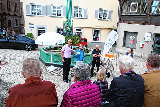 Zur Planung einer neuen Trasse der Bundesstraße 311 zwischen Meßkirch und Mengen nahmen (von links) Meßkirchs Bürgermeister Arne ...
