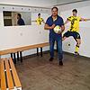 Martin Strehl ist Abteilungsleiter Fußball bei der Sportvereinigung Frickingen Altheim Lippertsreute. Er steht hier vor dem frisch ...