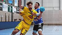 Fynn Beckmann (links, hier gegen Patrick Rapp vom VfL Pfullingen) erwartet mit der HSG Konstanz ein intensives Duell beim TSV ...