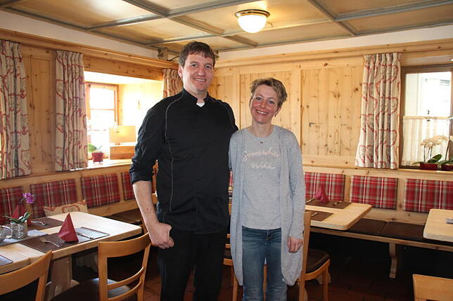 Rainer und Nicole Bertsche führen das Gasthaus Löwen in Brigachtal. Mindestens 500 Jahre alt ist das Gebäude, im Familienbesitz ist es ...