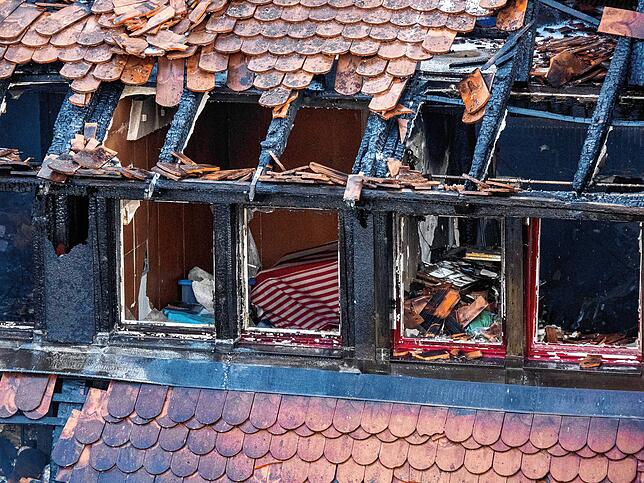 Bild 22: Nach dem Großbrand in Konstanz: Der Einsatz geht in seine zweite Nacht