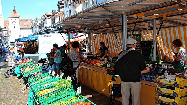 Hier ist nachhaltiges Einkaufen ohne Probleme möglich: Auf Wochenmärkten lassen sich vor allem Obst und Gemüse regional, saisonal und ...