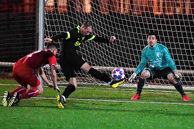 Bild 23: FC Schlüchttal verarbeitet seine jüngste Blamage mit einem 5:2-Sieg gegen den TuS Efringen-Kirchen zurück &ndash; und wir haben die Bilder!
