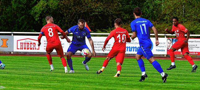 Bild 6: Neuer Spitzenreiter FC Tiengen 08 besiegt den TuS Efringen-Kirchen mit 4:1 &ndash; und wir haben Bilder!