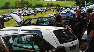 Die große Familie der Tuningfreunde gab sich beim Schützenhaus in Worndorf ein Stelldichein. Mehr als 200 Teilnehmer kamen zum zweiten ...